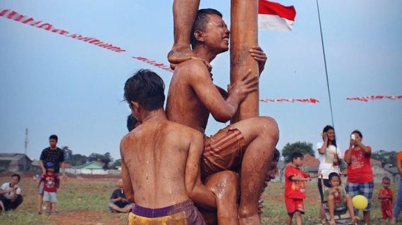 Ide-ide Hadiah Lomba Panjat Pinang untuk Rayakan HUT RI ke-77, Dijamin Seru!